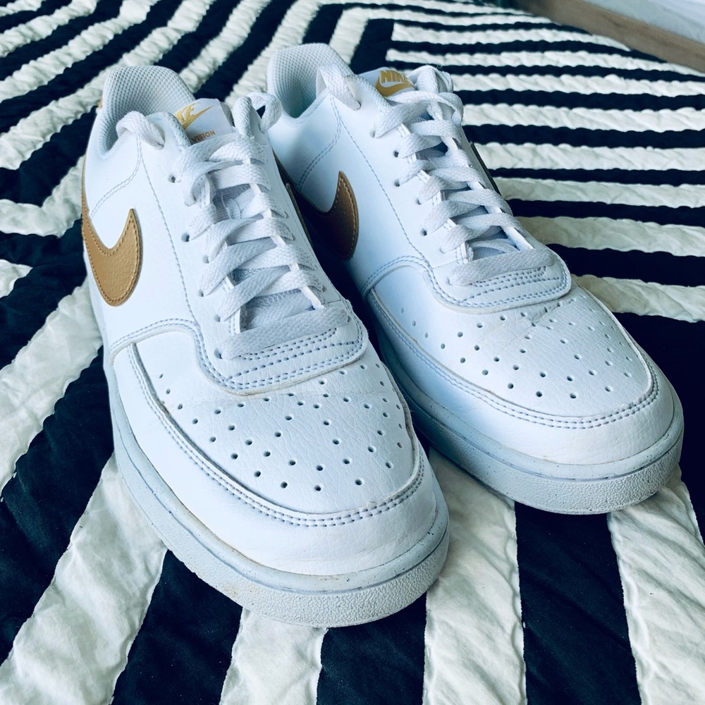 Women’s Nike Court Visions!